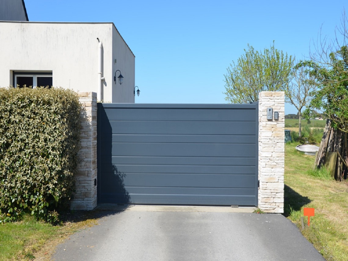 nstallation d'un portail Rétro par Allard Jardin dans le Morbihan