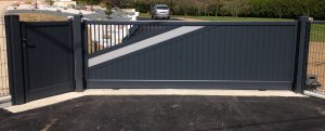 Installation d'un portail et un portillon aluminium, coloris gris anthracite